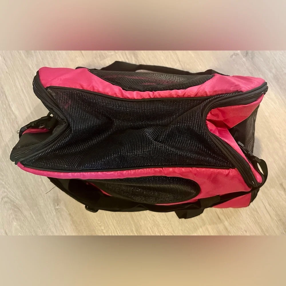 GEN7 CARRY-ME PET CARRIER, traveling carry-on, Raspberry color, max 20 lbs